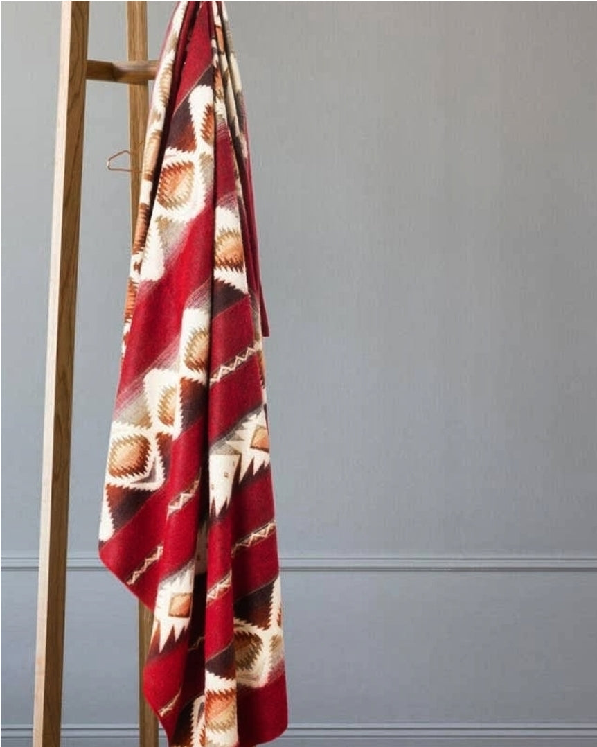 Alpackafilt Stor Röd - Handgjord Babyalpacka Filt 200x231cm | Fjällstudion